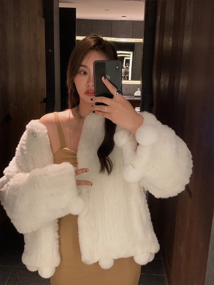 Новое импортное зимнее пальто Crdifu из кроличьего меха с выдрой и маленьким помпоном, женское молодежное меховое пальто
Новое импортное зимнее пальто Crdifu из кроличьего меха с выдрой и маленьким помпоном, женское молодежное меховое пальто