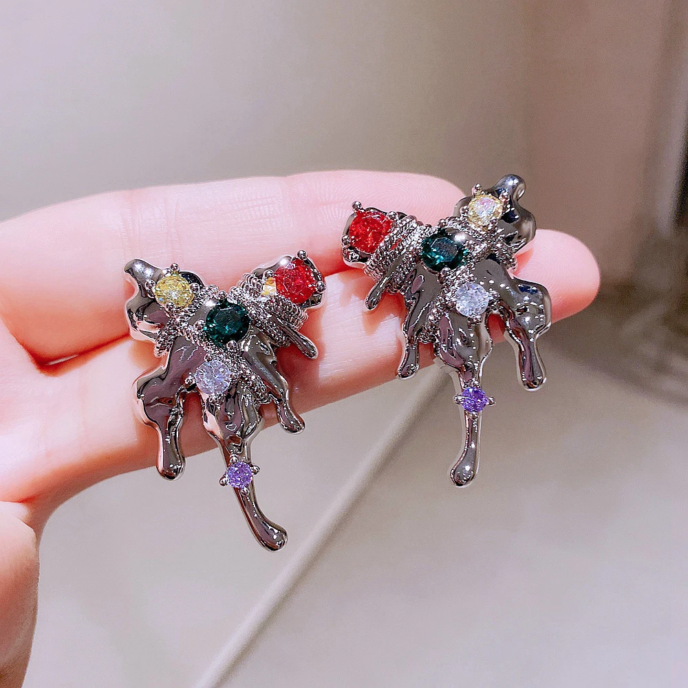 Trendy Design Colorful Cubic Zirconia Stone Large Heart Stud Earrings for Women Exaggerated Party Jewelry
Trendy Design Colorful Cubic Zirconia Stone Large Heart Stud Earrings for Women Exaggerated Party Jewelry