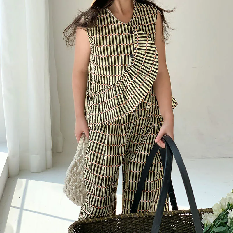 Children's 2023 Summer New Girls' Sleeveless Plaid Doll Shirt+Two Piece Wide Leg Pants Set 4-95
Children's 2023 Summer New Girls' Sleeveless Plaid Doll Shirt+Two Piece Wide Leg Pants Set 4-95