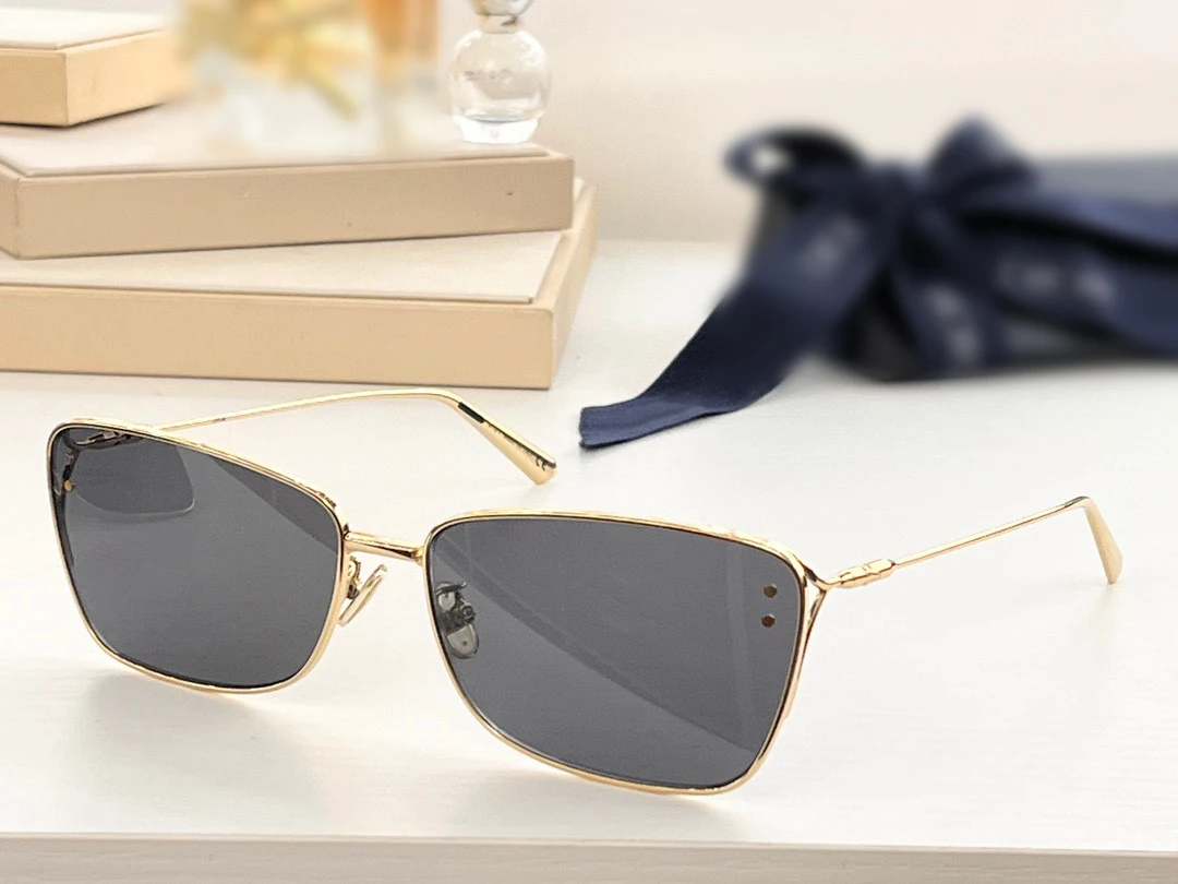 Sunglasses For Women Men Summer Miss B3U Style Anti-Ultraviolet Retro Plate Full Frame Glasses Comes Random Box
Sunglasses For Women Men Summer Miss B3U Style Anti-Ultraviolet Retro Plate Full Frame Glasses Comes Random Box