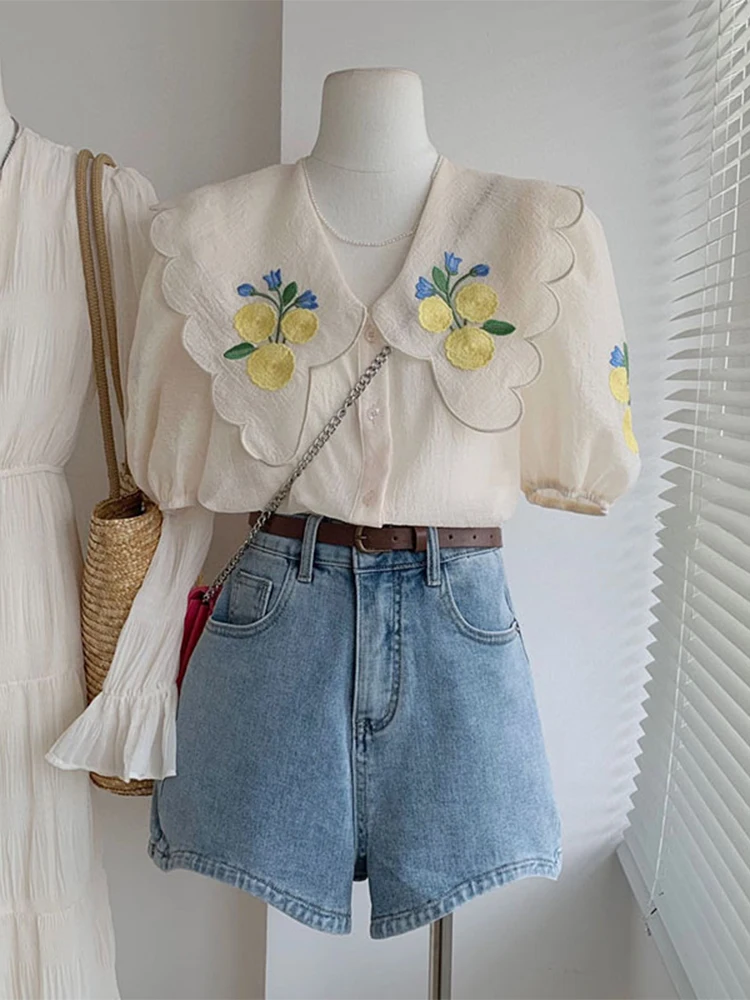 French Style Retro Floral Embroidery Women Shirt Peter Pan Collar Puff Sleeve Blouses Female 2023 Summer Fashion Elegance New
French Style Retro Floral Embroidery Women Shirt Peter Pan Collar Puff Sleeve Blouses Female 2023 Summer Fashion Elegance New