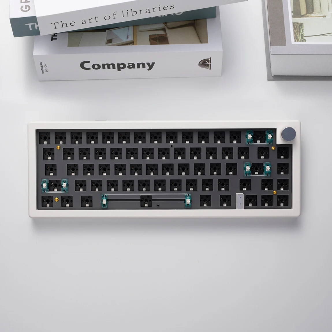 ESC66 Mechanical Keyboard Tri Mode 3 Mode Knob Keyboard Gasket Mount 2.4g Wireless Bluetooth
ESC66 Mechanical Keyboard Tri Mode 3 Mode Knob Keyboard Gasket Mount 2.4g Wireless Bluetooth