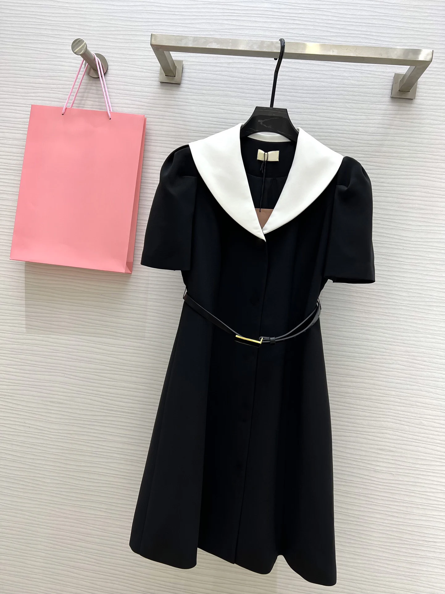 

Color contrast large lapel dress A perfect son of a dress atmosphere classic elegance6.13