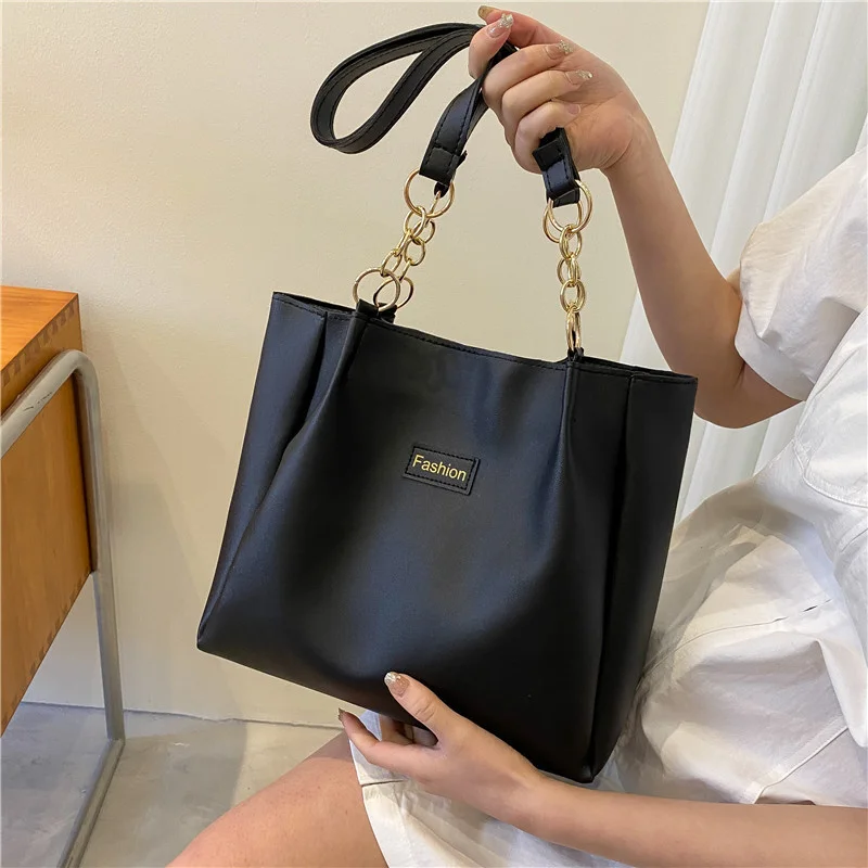 New Large Capacity Bag Women's Bag 2022 Fashion One Shoulder Commuter Class Bag Outdoor Traveling Party Handbag 
New Large Capacity Bag Women's Bag 2022 Fashion One Shoulder Commuter Class Bag Outdoor Traveling Party Handbag