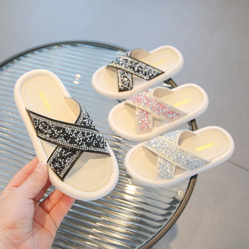 Детские летние блестящие шлепанцы для девочек, размеры 21-35
Детские летние блестящие шлепанцы для девочек, размеры 21-35
