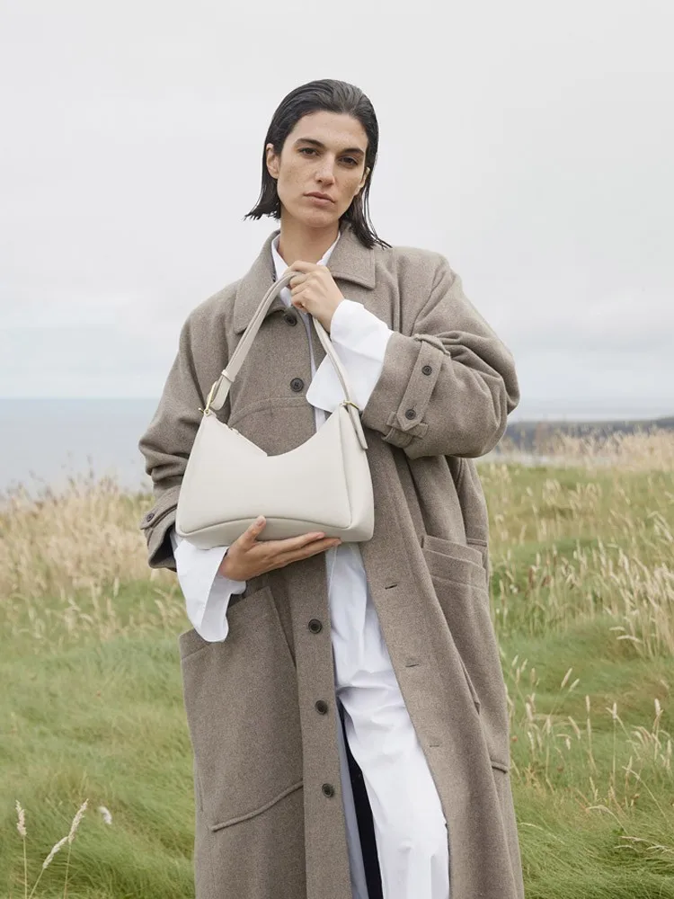 French Niche 2022 New Cowhide Lychee Pattern Single Shoulder Messenger Underarm Casual Fashion Women's Tote Solid Color Handbag
French Niche 2022 New Cowhide Lychee Pattern Single Shoulder Messenger Underarm Casual Fashion Women's Tote Solid Color Handbag