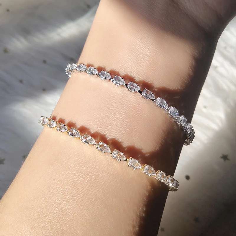 UILZ Feminia Super Shine Transparent Zircon Bracelet for Women AAA Quality Big Bling Zirconia Penannular Armband Jewelry Gift
UILZ Feminia Super Shine Transparent Zircon Bracelet for Women AAA Quality Big Bling Zirconia Penannular Armband Jewelry Gift