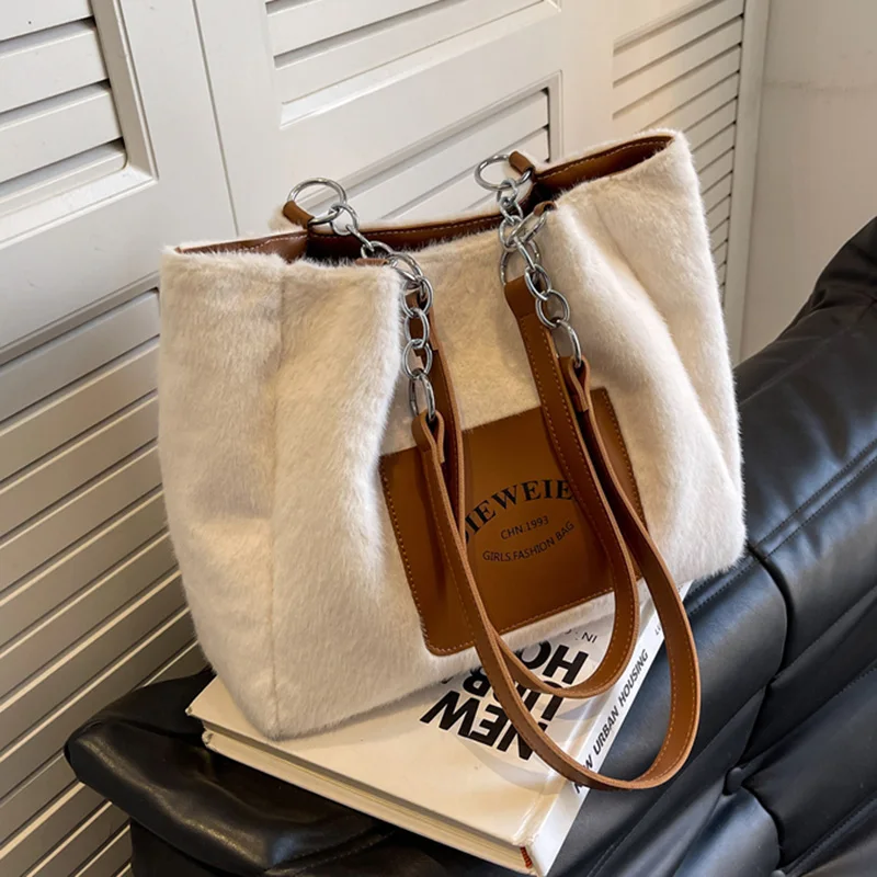 2023 Модные женские большие сумки с верхней ручкой из искусственного меха бежевые сумки на плечо с цепочкой дизайнерские женские вместительные сумки и кошельки 
2023 Модные женские большие сумки с верхней ручкой из искусственного меха бежевые сумки на плечо с цепочкой дизайнерские женские вместительные сумки и кошельки
