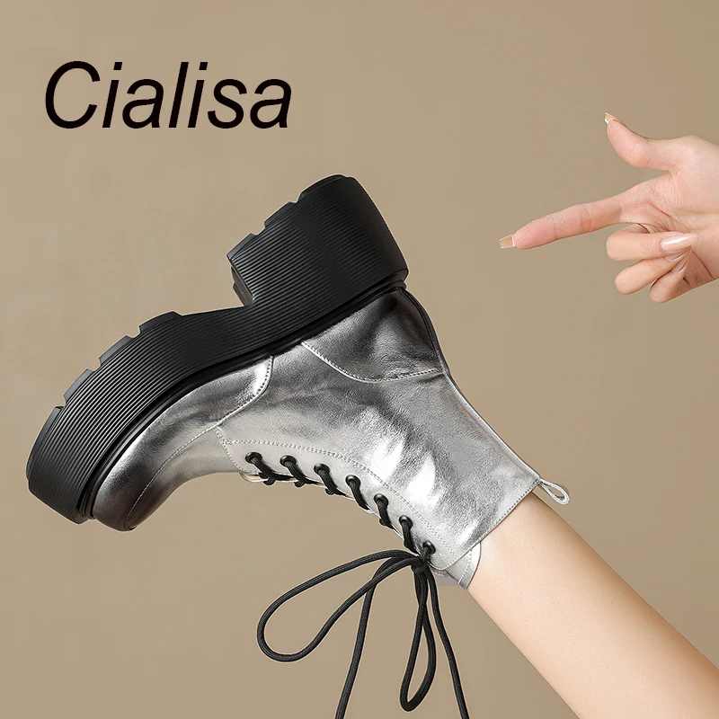 Женские ботильоны из натуральной кожи Cialisa, серебристые короткие ботинки на платформе с круглым носком, обувь на высоком каблуке, размеры до 42, для осени и зимы
Женские ботильоны из натуральной кожи Cialisa, серебристые короткие ботинки на платформе с круглым носком, обувь на высоком каблуке, размеры до 42, для осени и зимы