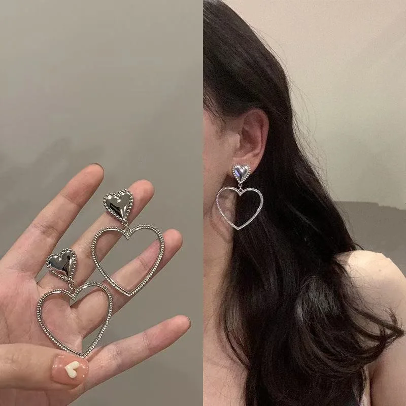 Punk hip hop rock exaggerated Big Love Earrings female Retro heart earrings gothic korean earrings earings for women
Punk hip hop rock exaggerated Big Love Earrings female Retro heart earrings gothic korean earrings earings for women