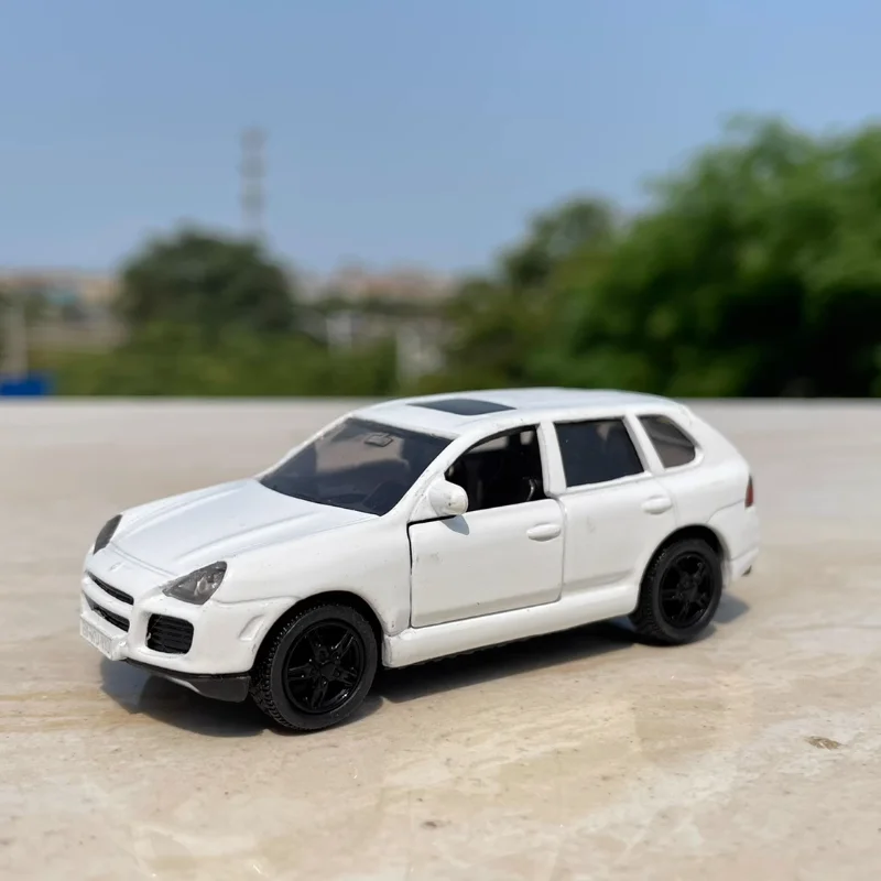 Литые модели автомобилей Porsche Cayenne SUV масштаб 1:64 коллекционные украшения игрушки для мальчиков детские подарки
Литые модели автомобилей Porsche Cayenne SUV масштаб 1:64 коллекционные украшения игрушки для мальчиков детские подарки