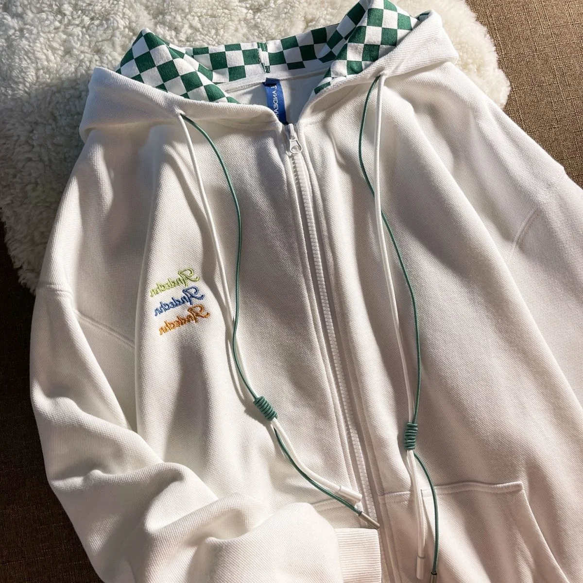 Трендовая Шахматная клетчатая Толстовка в стиле хип-хоп, белый кардиган с капюшоном, Женская весенне-осенняя тонкая ветрозащитная куртка в стиле бойфренд, трендовая одежда kpop
Трендовая Шахматная клетчатая Толстовка в стиле хип-хоп, белый кардиган с капюшоном, Женская весенне-осенняя тонкая ветрозащитная куртка в стиле бойфренд, трендовая одежда kpop