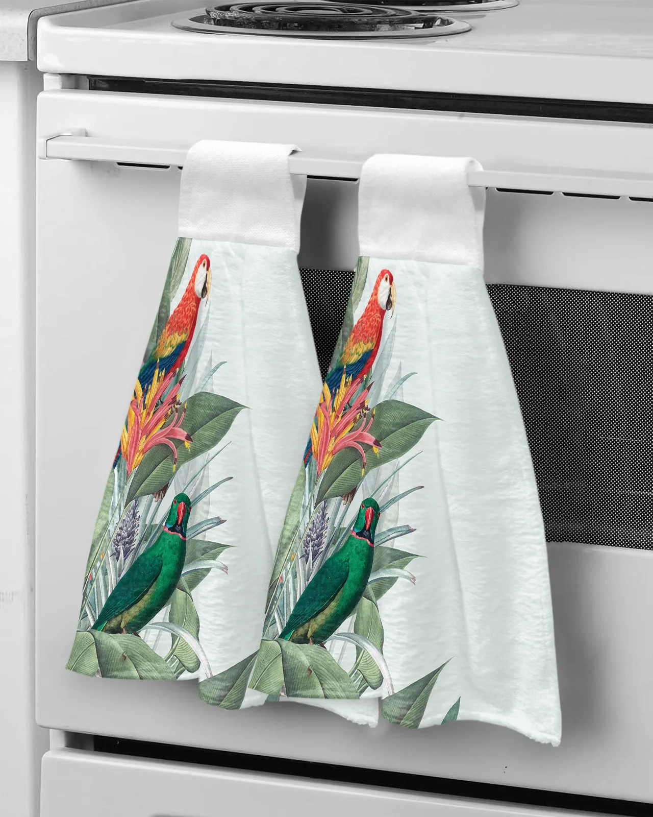 Абсорбирующее полотенце с изображением попугая, цветов и листьев
Абсорбирующее полотенце с изображением попугая, цветов и листьев