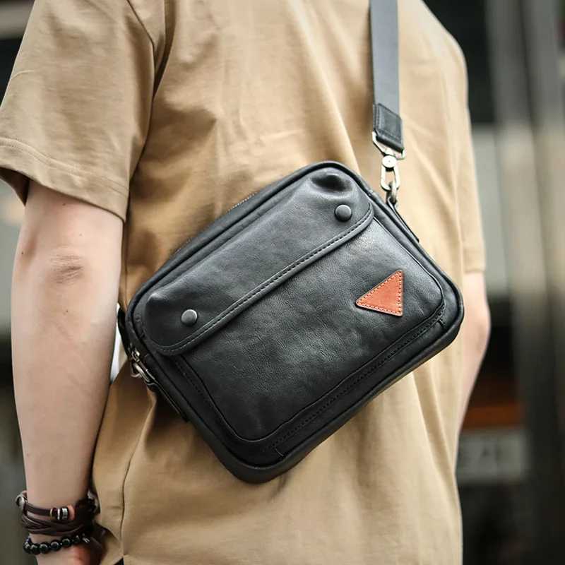 

AETOO Plant tanned cowhide men's bag casual retro commuting premium sense one shoulder oblique span bag Postman bag tide men's