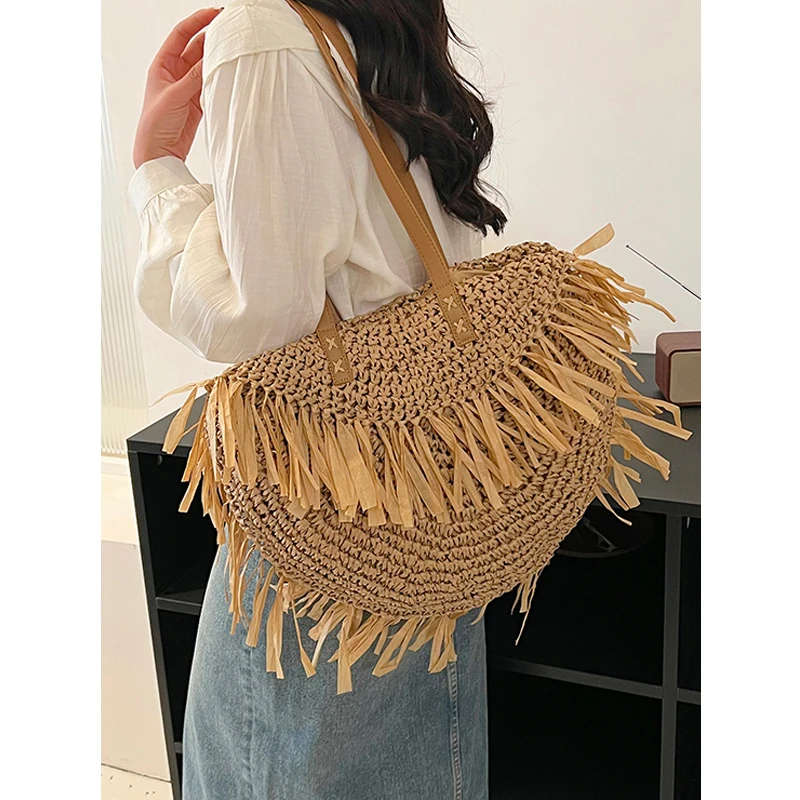 Tassel Rural Style Grass Bag Beach Bag For Women With Large Capacity, Summer Niche Design, Weaving Beach Vacation Tote Bag Trend
Tassel Rural Style Grass Bag Beach Bag For Women With Large Capacity, Summer Niche Design, Weaving Beach Vacation Tote Bag Trend