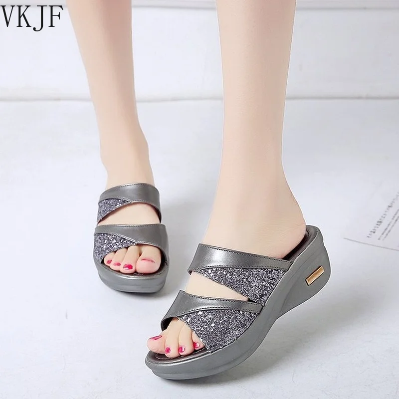2022 New Women Summer Slippers Ladies Glitter PU Wedges Shoes Female Casual Slingbacks Sandals Comfortable Platform Woman
2022 New Women Summer Slippers Ladies Glitter PU Wedges Shoes Female Casual Slingbacks Sandals Comfortable Platform Woman