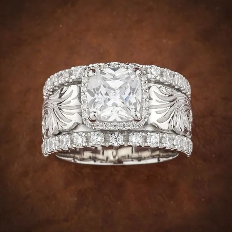 Fashion European and American Style Carved Flower Inlaid Zirconium Crystal Female Alloy Ring for Women Party Jewelry Accessories
Fashion European and American Style Carved Flower Inlaid Zirconium Crystal Female Alloy Ring for Women Party Jewelry Accessories