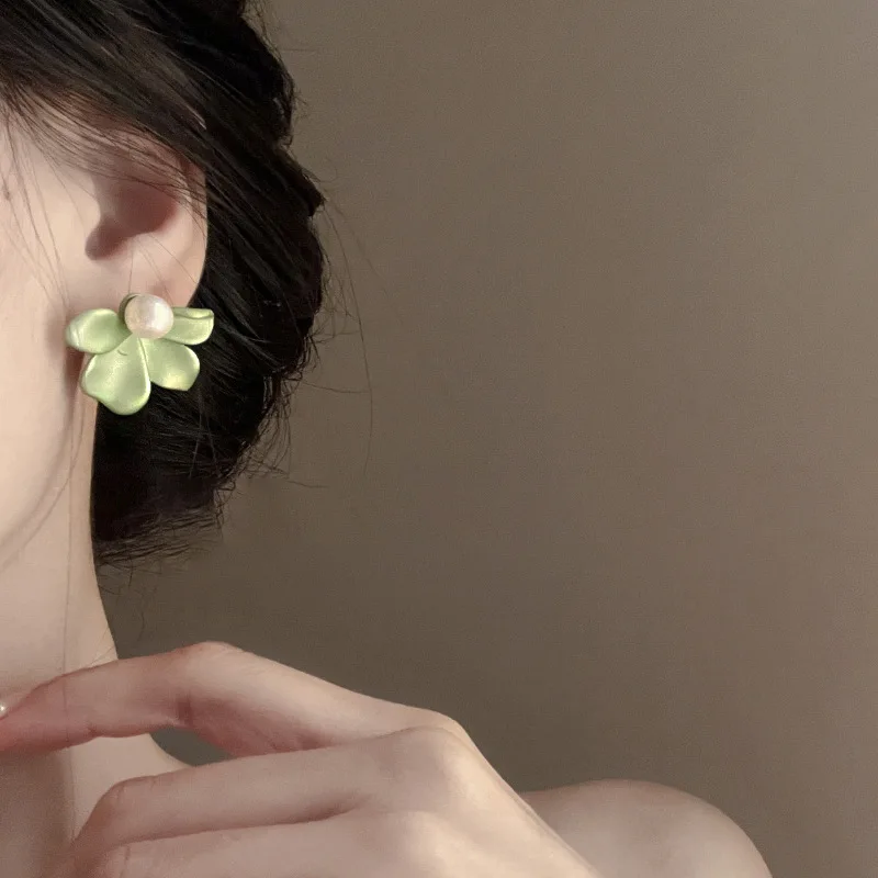 Elegant Green Flower Stud Earrings Light Luxury Imitation Pearl Flower Earring Modern Fashion For Girl Party Jewelry Accessories
Elegant Green Flower Stud Earrings Light Luxury Imitation Pearl Flower Earring Modern Fashion For Girl Party Jewelry Accessories
