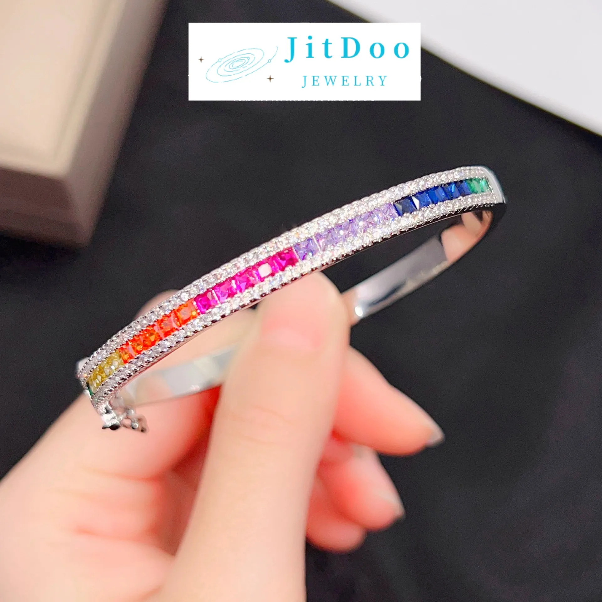 JitDoo S925 Silver Bling Bling Cubic Zirconia Multicolor Bangles for Women Exquisite Charms Bracelet Engagement Banquet Jewlery
JitDoo S925 Silver Bling Bling Cubic Zirconia Multicolor Bangles for Women Exquisite Charms Bracelet Engagement Banquet Jewlery