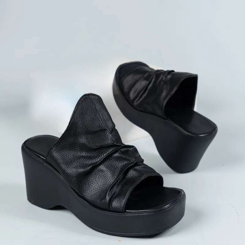 Women In Slippers 2023 Summer New Style Sponge Cake Height Up Flip Flops Women Wearing Extra High Heels Sloping Heels Sandals
Women In Slippers 2023 Summer New Style Sponge Cake Height Up Flip Flops Women Wearing Extra High Heels Sloping Heels Sandals