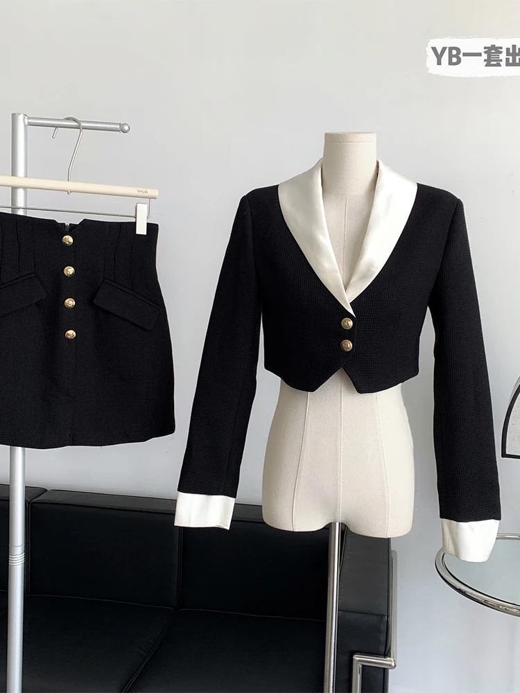 Women Autumn Winter New V Neck Patchwork Short Jacket Coat Baggy Long Sleeve Single Breasted Design Crop Jacket Outerwear Tide
Women Autumn Winter New V Neck Patchwork Short Jacket Coat Baggy Long Sleeve Single Breasted Design Crop Jacket Outerwear Tide