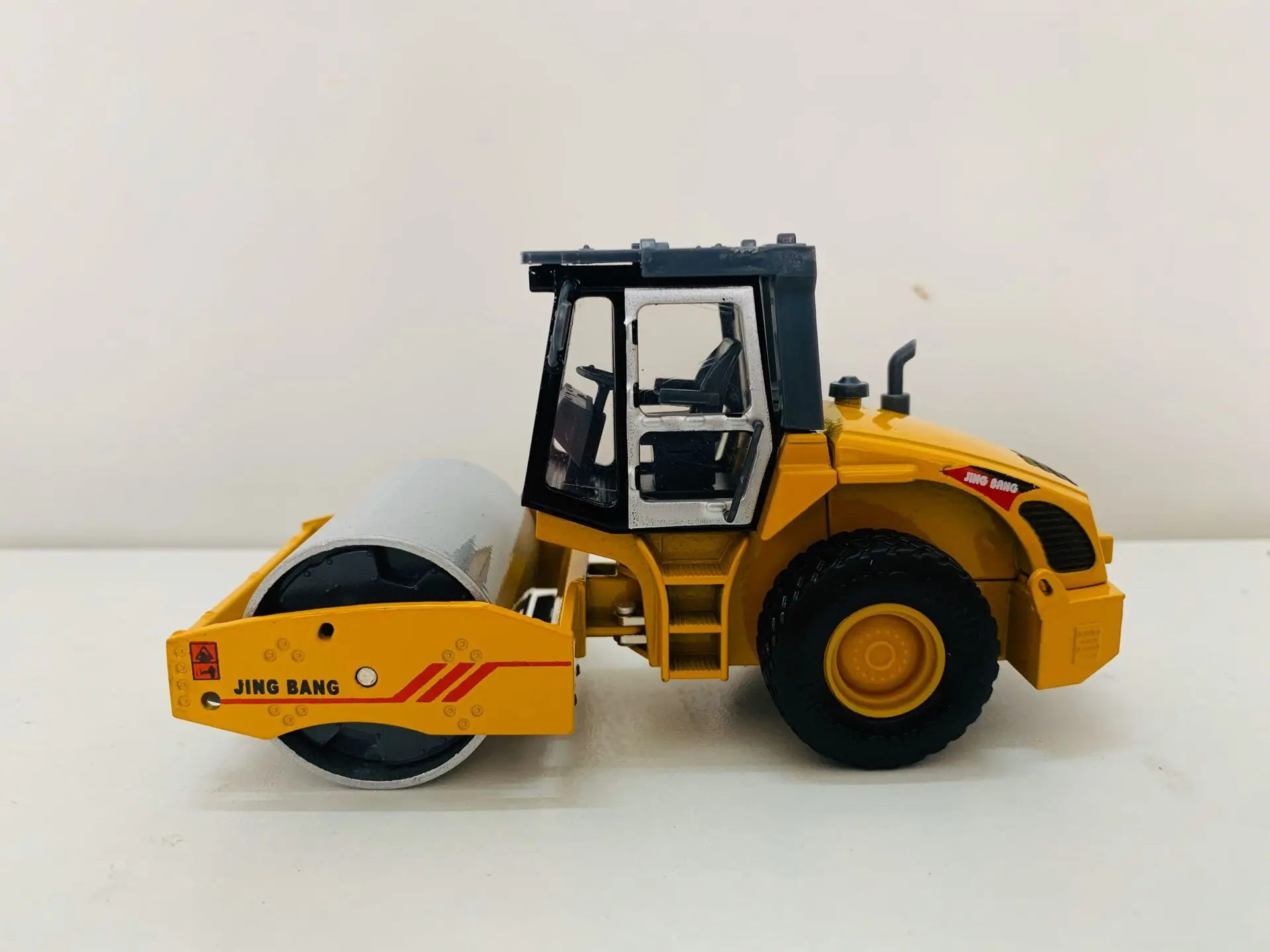 Single.S.W Vibratory Road Roller Compactor Construction vehicles 1:50 Scale Alloy Model ,NO Box
Single.S.W Vibratory Road Roller Compactor Construction vehicles 1:50 Scale Alloy Model ,NO Box