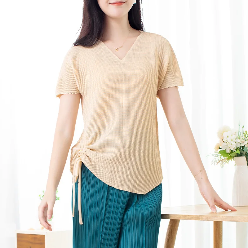 Miyake Pleatedt Shirt for Women 2023 Spring/Summer Temperament Solid Color Short Sleeve V-neck Slim Fit Slimming Large Size Tops
Miyake Pleatedt Shirt for Women 2023 Spring/Summer Temperament Solid Color Short Sleeve V-neck Slim Fit Slimming Large Size Tops