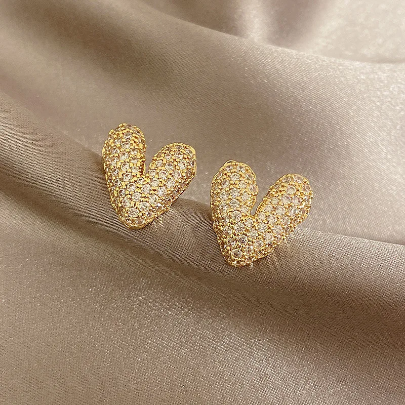 Personality Trend Luxury Love Earrings High Sense Joker Zircon Earrings Cold Wind Exaggerated Super Flash Earrings
Personality Trend Luxury Love Earrings High Sense Joker Zircon Earrings Cold Wind Exaggerated Super Flash Earrings