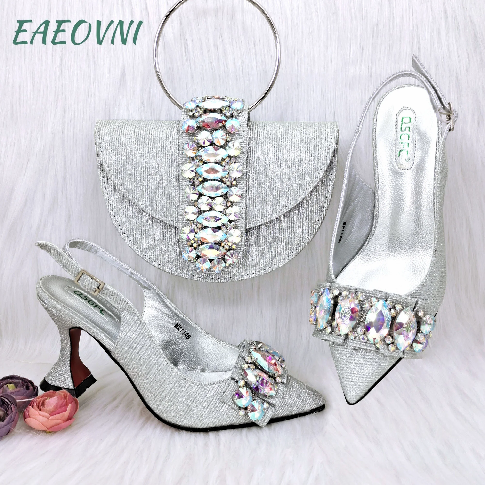 Hot Selling Spike Heels Pointed Toe Ladies Sandals Shoes Matching Bag Set in Silver Color For Wedding
Hot Selling Spike Heels Pointed Toe Ladies Sandals Shoes Matching Bag Set in Silver Color For Wedding