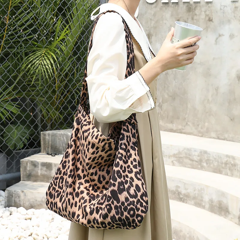 Canvas Tote Bag 2023 Women Shoulder Bag Girl Shopper Spring And Summer Fashion Casual Large Capacity Retro Leopard Print Handbag
Canvas Tote Bag 2023 Women Shoulder Bag Girl Shopper Spring And Summer Fashion Casual Large Capacity Retro Leopard Print Handbag