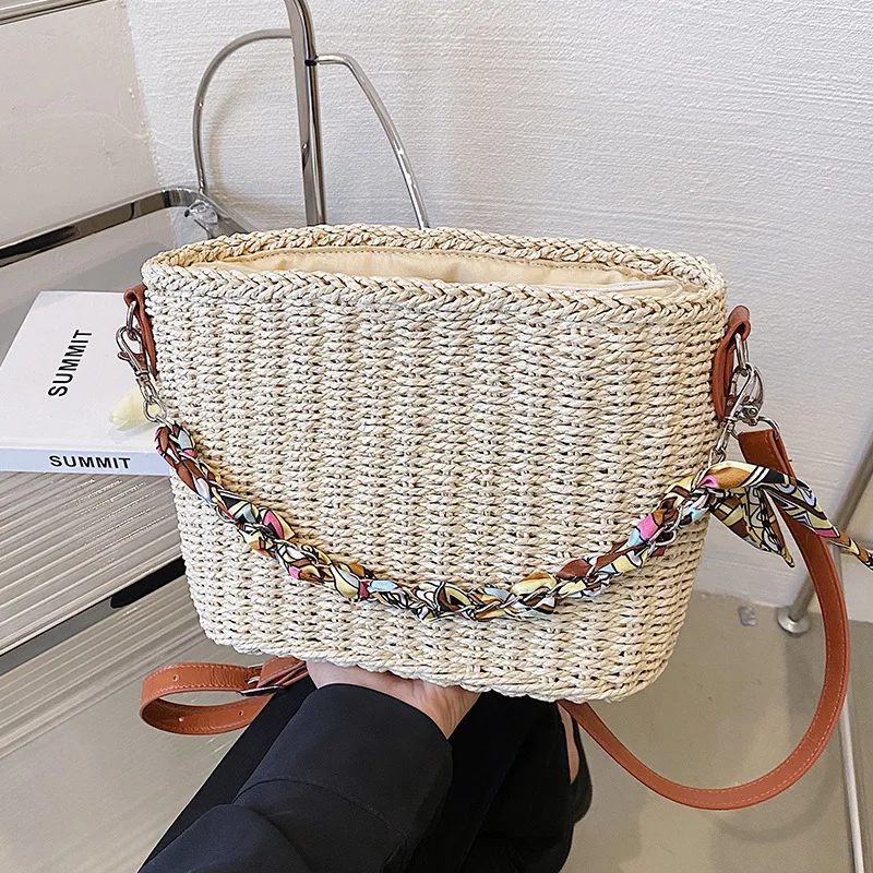 2022 New Ladies Chain Shoulder Bag Fashion Casual Straw Bucket Bag High Quality Versatile Silk Scarf Handbag Messenger Bag Women
2022 New Ladies Chain Shoulder Bag Fashion Casual Straw Bucket Bag High Quality Versatile Silk Scarf Handbag Messenger Bag Women