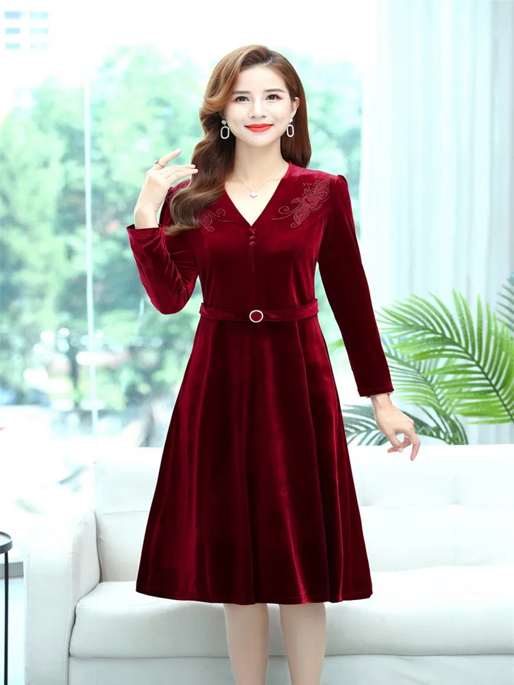 Embroidered Women's Velvet Dress Plus Size V-Neck Long Sleeve Dress Spring Autumn Vintage Midi Dress Mom's Elegant Party Dresses
Embroidered Women's Velvet Dress Plus Size V-Neck Long Sleeve Dress Spring Autumn Vintage Midi Dress Mom's Elegant Party Dresses