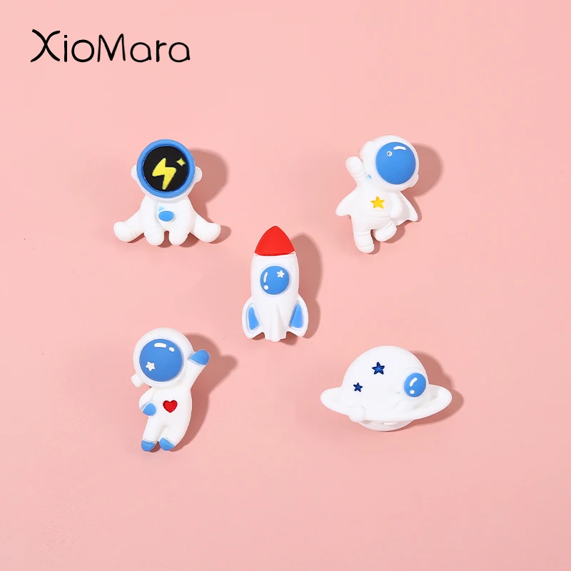 Cartoon Astronaut Series Pins Resin Blue Spaceman Rocket Planet Brooches Lapel Badges Universe Inspiration Jewelry Gift For Kids
Cartoon Astronaut Series Pins Resin Blue Spaceman Rocket Planet Brooches Lapel Badges Universe Inspiration Jewelry Gift For Kids