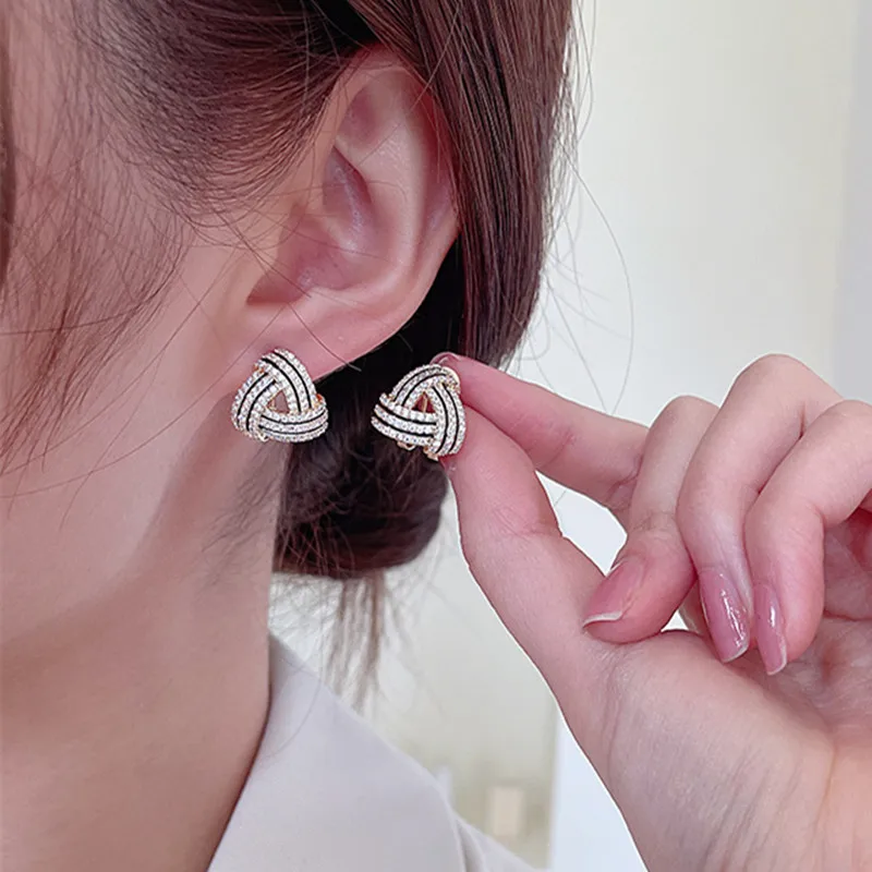 UMQ Luxury Black Gold Triangle Earrings Studs for Women Copper AAA Cubic Zirconia 925 Silver Post Party Friend Birthday Gift Box
UMQ Luxury Black Gold Triangle Earrings Studs for Women Copper AAA Cubic Zirconia 925 Silver Post Party Friend Birthday Gift Box