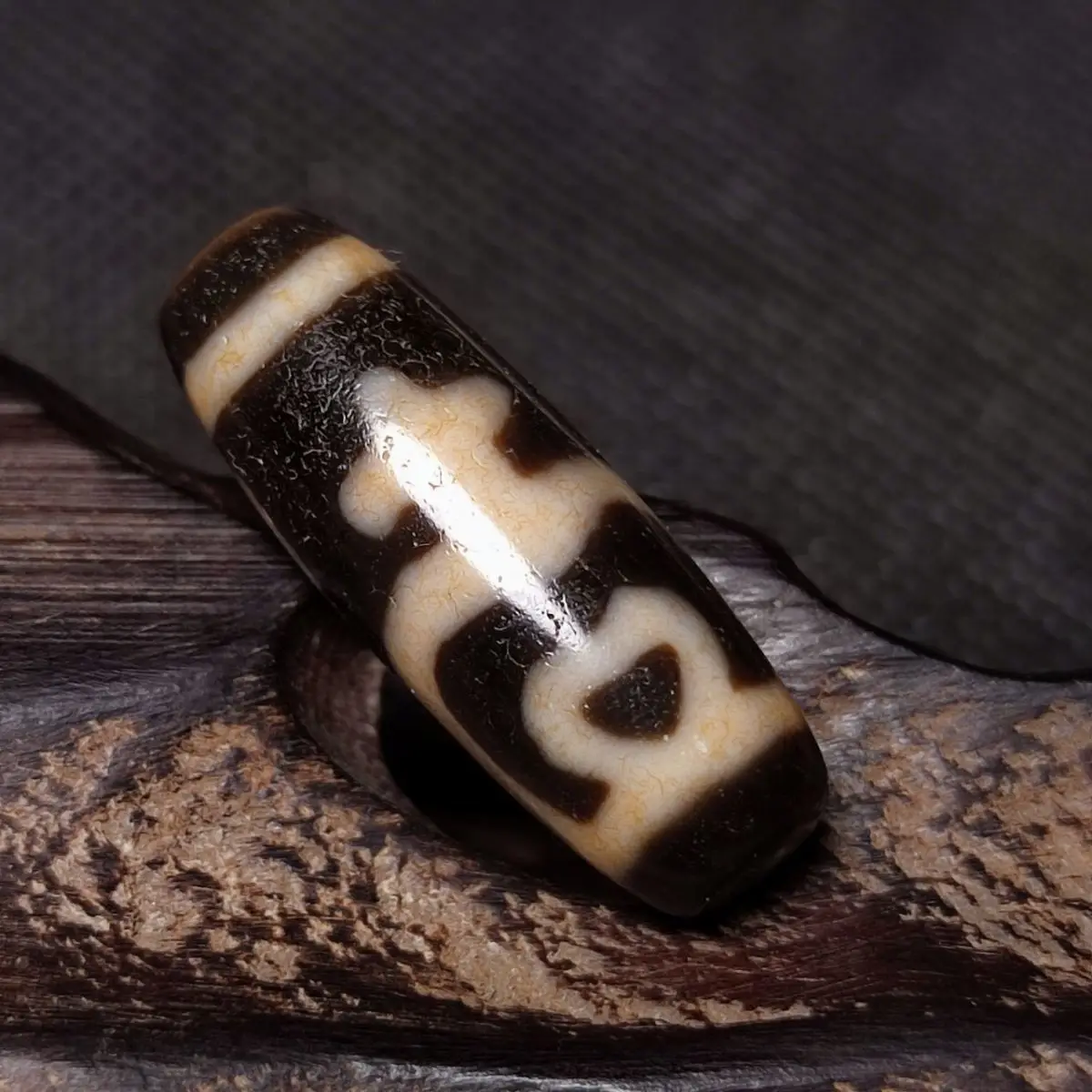 Tibet Natural Agate Dzi Horseshoe Weathered Paste Treasure Bottle Tianzhu Pendant DIY Accessories Free Shipping
Tibet Natural Agate Dzi Horseshoe Weathered Paste Treasure Bottle Tianzhu Pendant DIY Accessories Free Shipping
