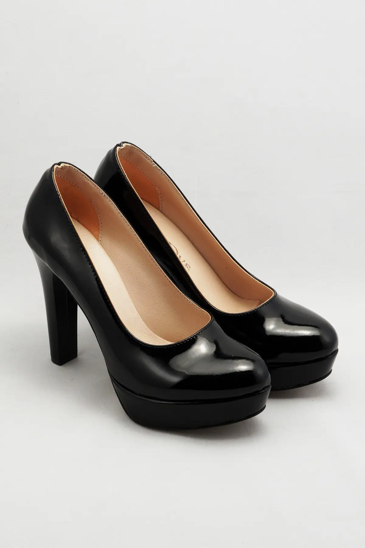 

Женские туфли-лодочки черного цвета на классическом каблуке, туфли из лакированной кожи, новые модные стильные женские туфли-лодочки для ве...