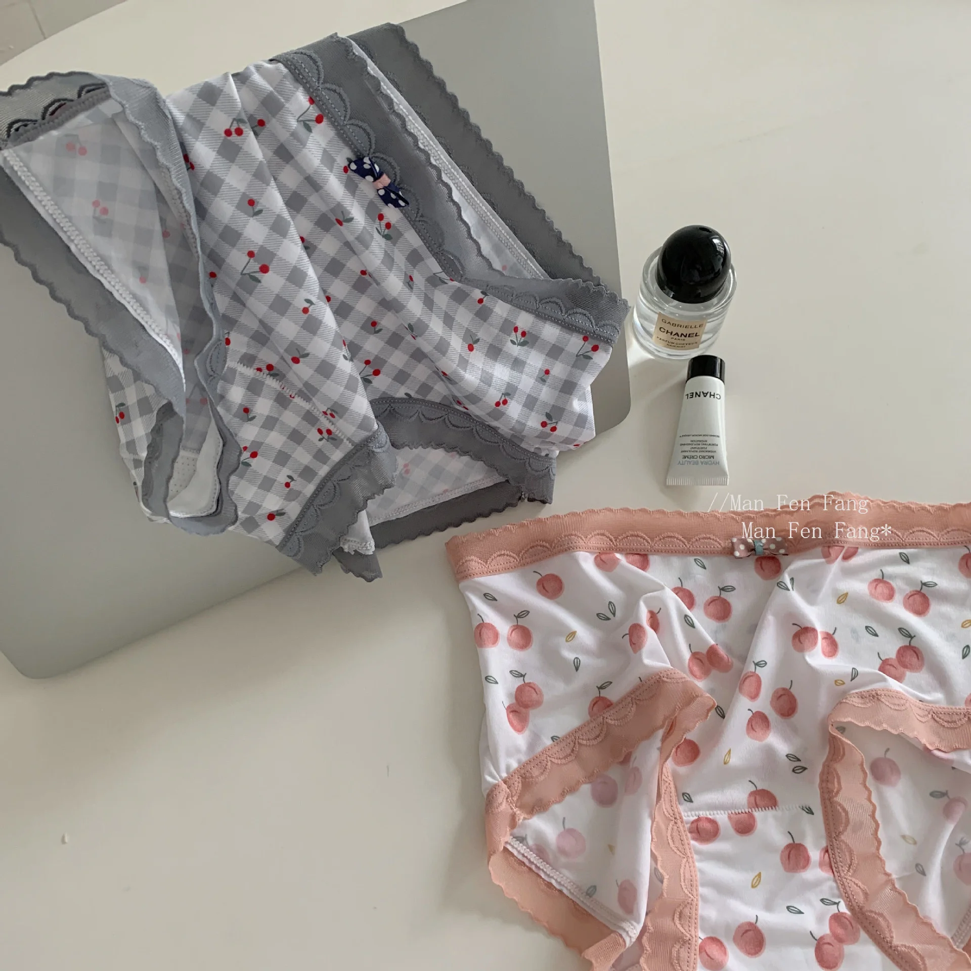 SP & CITY, Летние Симпатичные трусики с мультяшным принтом фруктов, женское дышащее кружевное сексуальное нижнее белье, хлопковые атласные бес...
SP & CITY, Летние Симпатичные трусики с мультяшным принтом фруктов, женское дышащее кружевное сексуальное нижнее белье, хлопковые атласные бес...