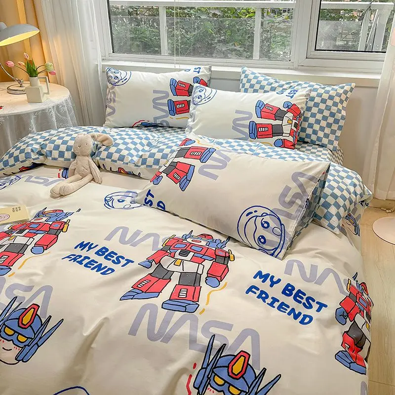 Трансформеры анимация периферический мультфильм Optimus Prime набор из четырех предметов пододеяльник простыня креативное постельное белье Оптовая продажа
Трансформеры анимация периферический мультфильм Optimus Prime набор из четырех предметов пододеяльник простыня креативное постельное белье Оптовая продажа