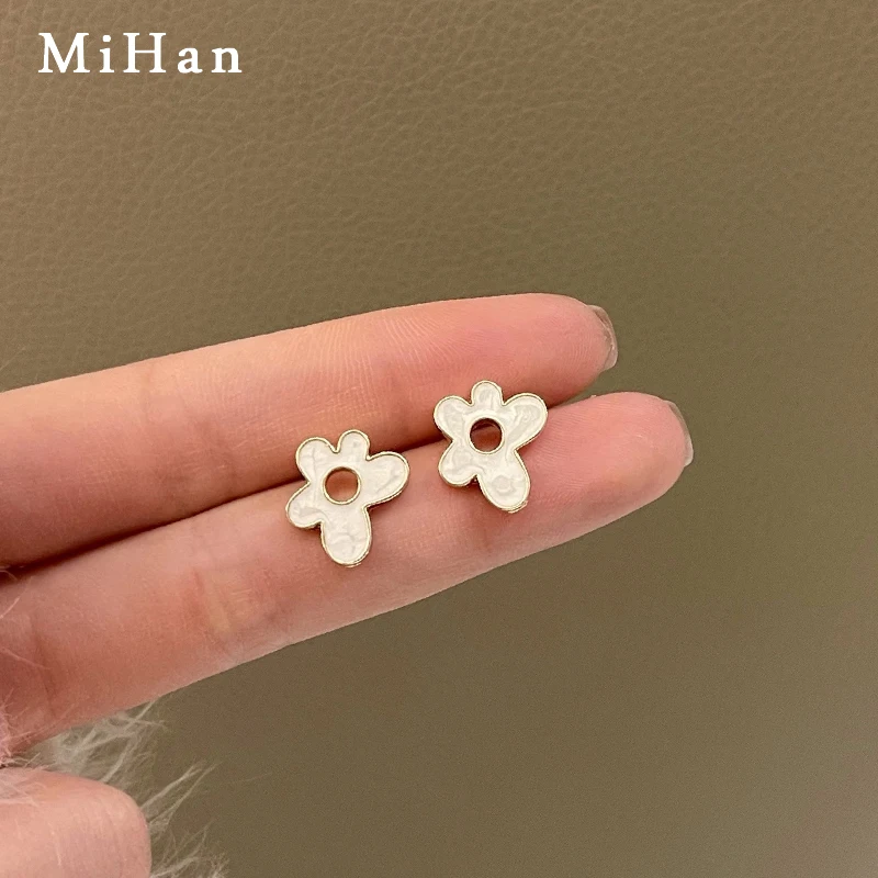 S925 needle Modern Jewelry Geometric Stud Earrings Popular Style Simply Design Golden Plating Women Earrings For Party Gifts
S925 needle Modern Jewelry Geometric Stud Earrings Popular Style Simply Design Golden Plating Women Earrings For Party Gifts