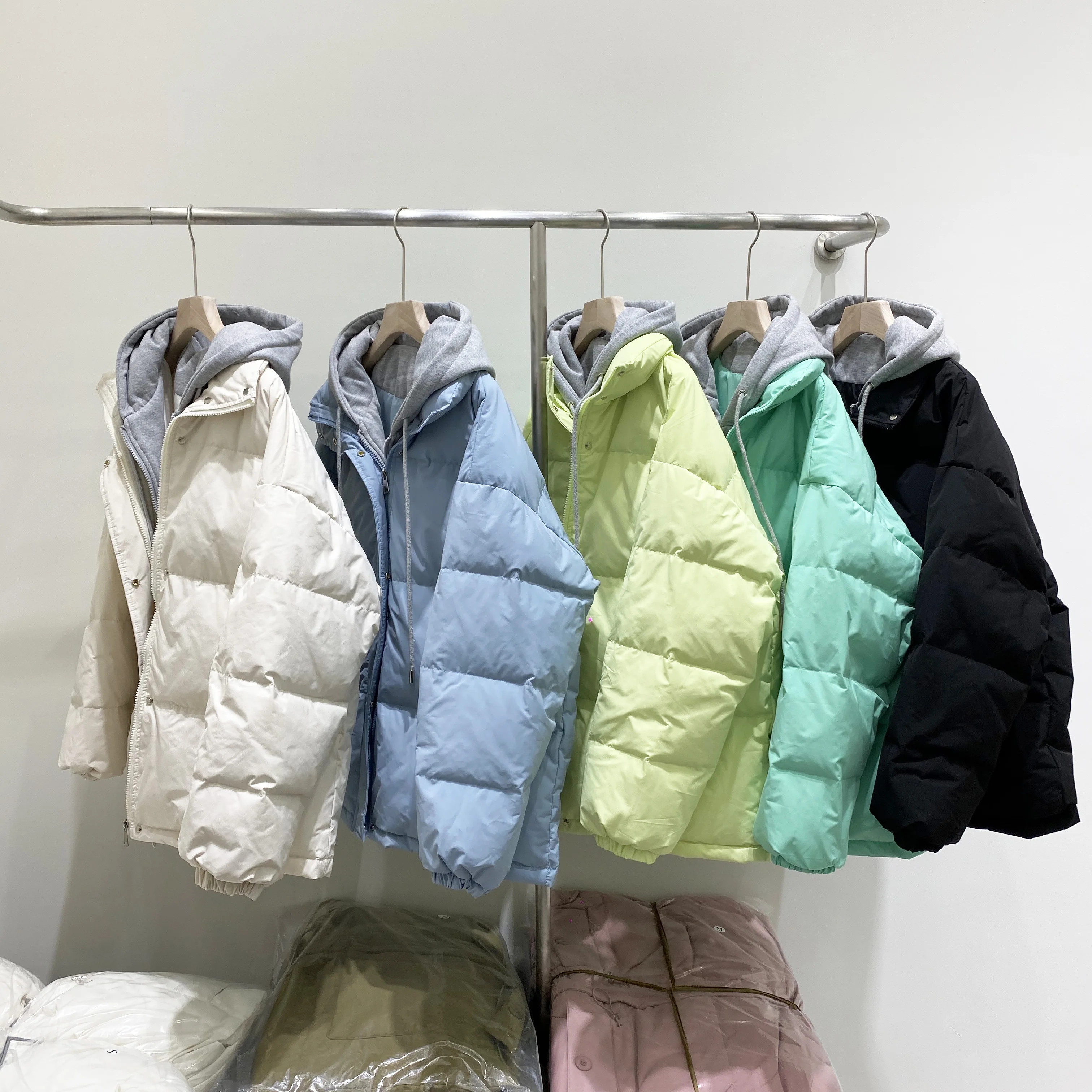 2022 Fashion New Winter Spring Short Puffer Jackets for Women White Duck Down Overcoats Female Hooded Down Outerwear E75
2022 Fashion New Winter Spring Short Puffer Jackets for Women White Duck Down Overcoats Female Hooded Down Outerwear E75