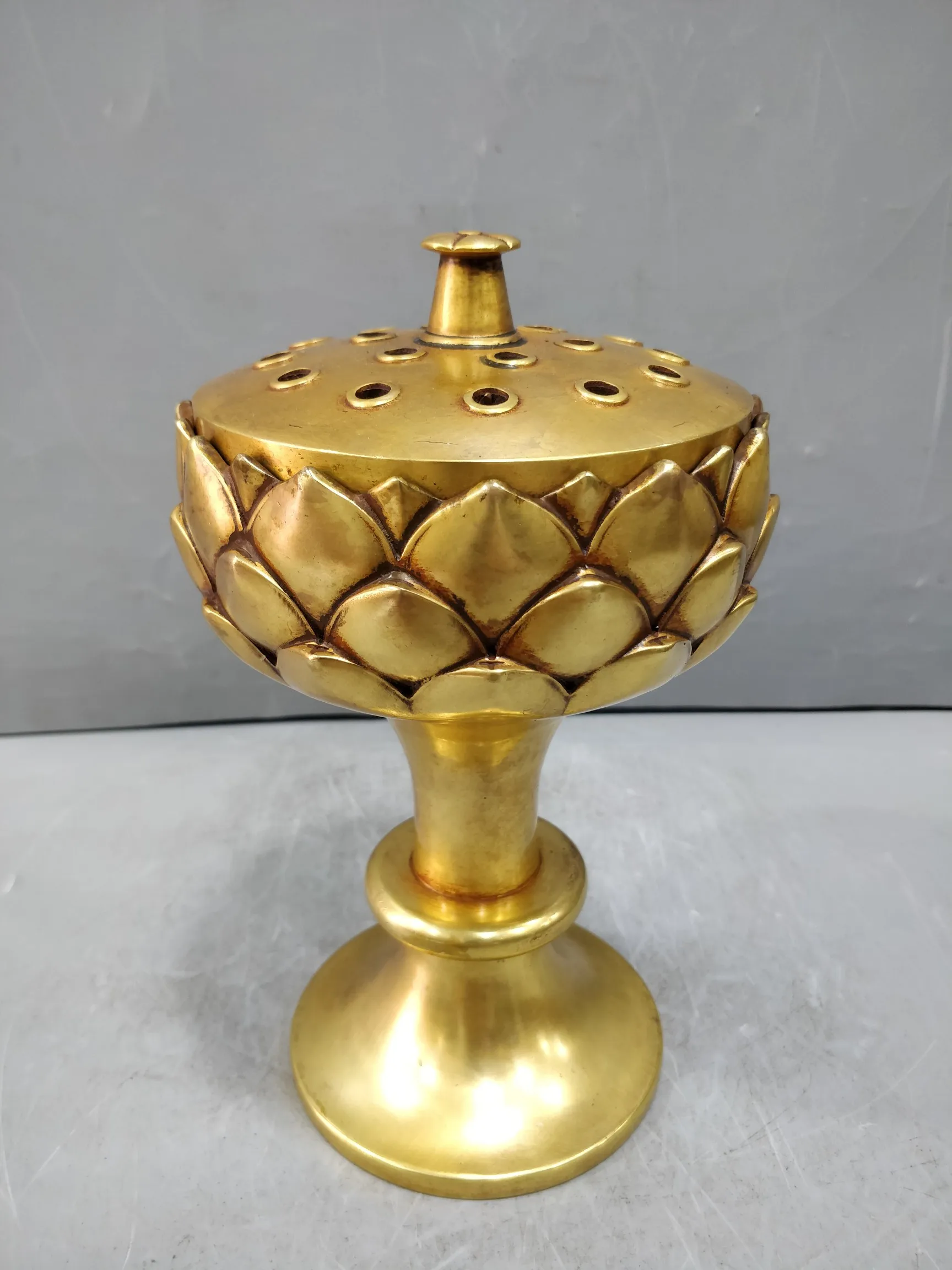 LAOJUNLU Copper Gilt Lotus Incense Burner Weighs 4200 Grams Chinese Traditional Style Antiques Fine Art Gifts Crafts
LAOJUNLU Copper Gilt Lotus Incense Burner Weighs 4200 Grams Chinese Traditional Style Antiques Fine Art Gifts Crafts