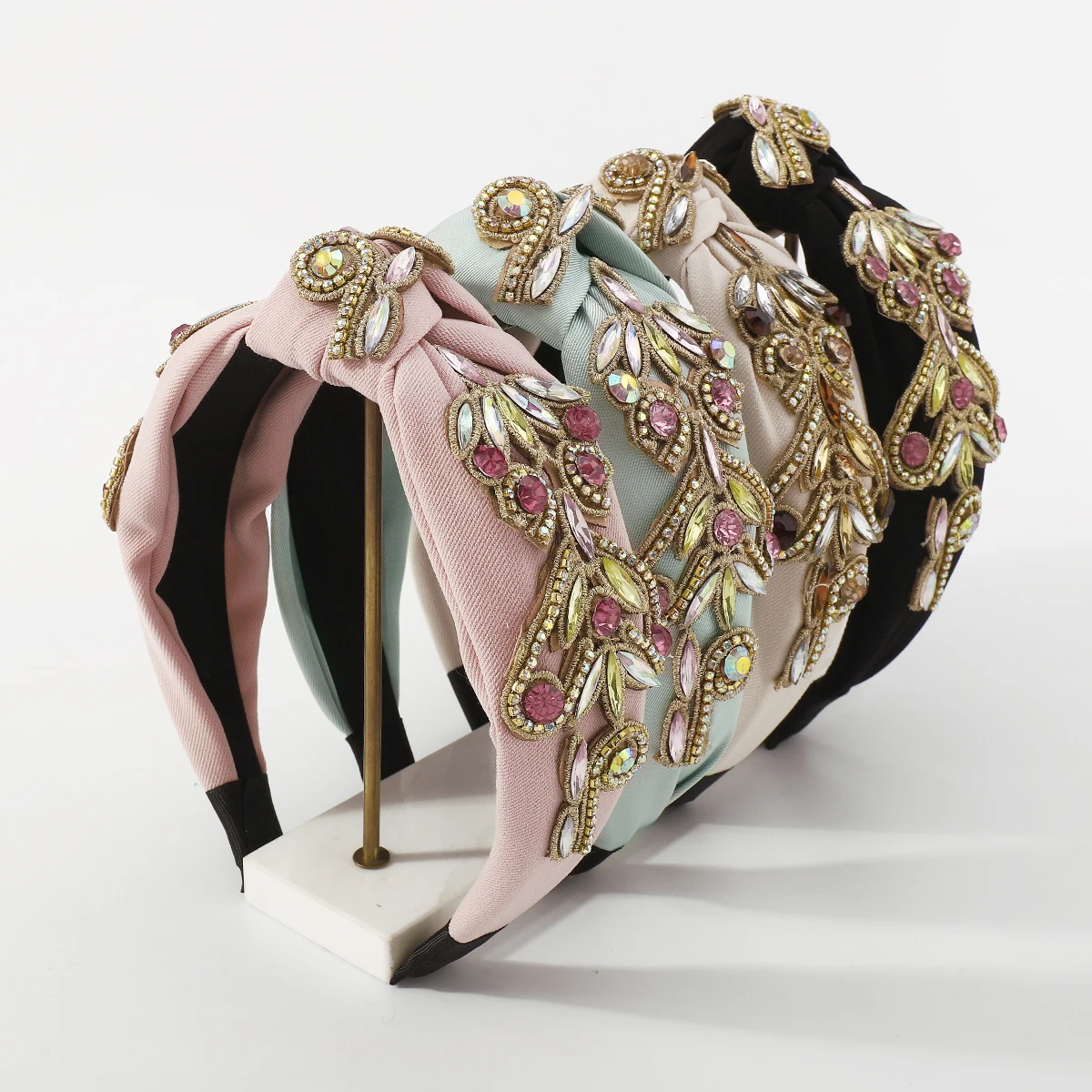 Блестящая красочная повязка на голову с кристаллами для женщин ручной работы Стразы повязка для волос барокко Губка Мягкая повязка для вол... 
Блестящая красочная повязка на голову с кристаллами для женщин ручной работы Стразы повязка для волос барокко Губка Мягкая повязка для вол...