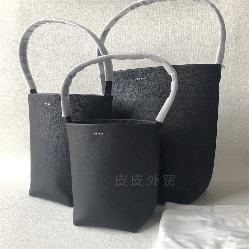 The Row Ladies Lychee Grain Cowhide Large Capacity Commuter Versatile One Shoulder Underarm Bag Bucket Bag Tote Bag
The Row Ladies Lychee Grain Cowhide Large Capacity Commuter Versatile One Shoulder Underarm Bag Bucket Bag Tote Bag