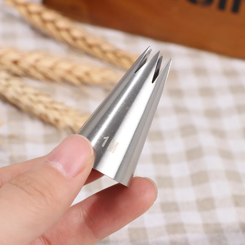 1M# Straight 6 Teeth Cake Cream 304 Stainless Steel Decorative Mouth Pastry Bag Adapter Pastry Nail Heat Resistant Cutlery
1M# Straight 6 Teeth Cake Cream 304 Stainless Steel Decorative Mouth Pastry Bag Adapter Pastry Nail Heat Resistant Cutlery