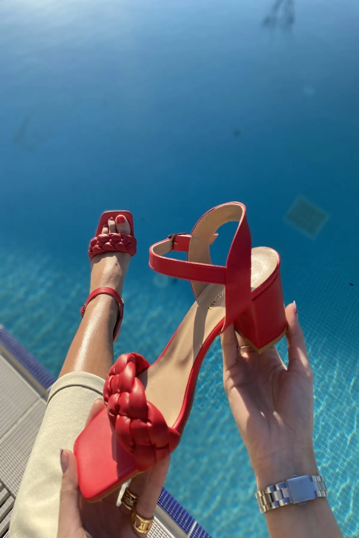 Luxury Pumps 2022 Sexy Thick Medium Heel Red Women Shoes Flat Summer Lady Party Prom Shoe Designer New Brand Sandals
Luxury Pumps 2022 Sexy Thick Medium Heel Red Women Shoes Flat Summer Lady Party Prom Shoe Designer New Brand Sandals