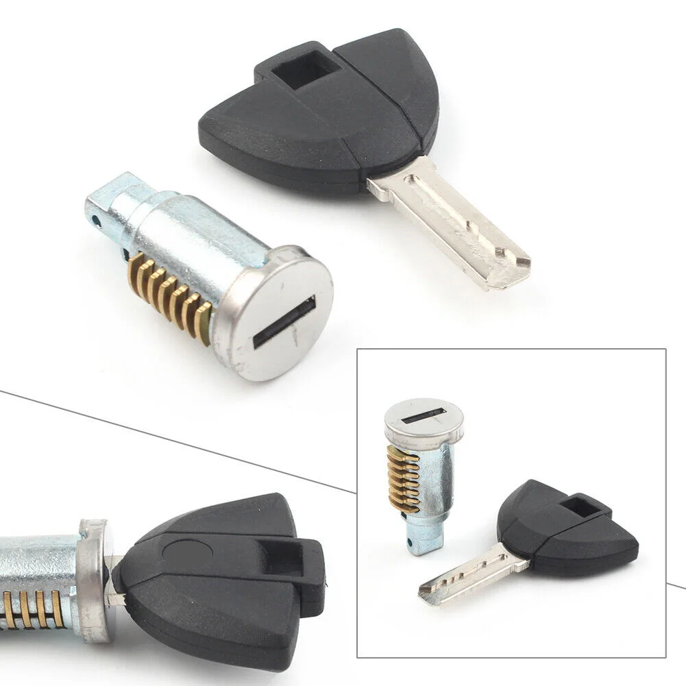 Set Motorcycle Rear Cowl Lock Kit Lock: 40*19mm Colour: As The Condition: 100% New Material:Metal Pictures Show
Set Motorcycle Rear Cowl Lock Kit Lock: 40*19mm Colour: As The Condition: 100% New Material:Metal Pictures Show