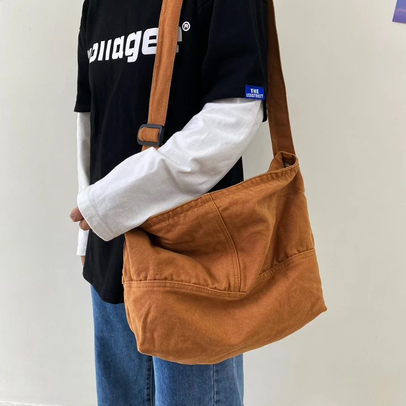 Simple Canvas Bag Women's Literary Retro Large Capacity Shoulder Bag Casual Trend Students Soft And Simple Men's Messenger Bag
Simple Canvas Bag Women's Literary Retro Large Capacity Shoulder Bag Casual Trend Students Soft And Simple Men's Messenger Bag