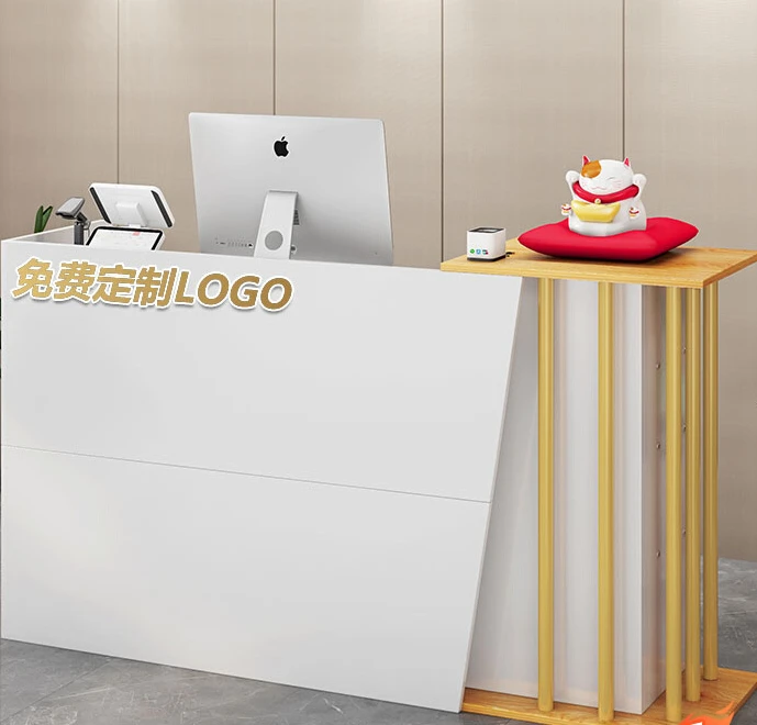 Роскошная многофункциональная небольшая кассовая стойка для приема магазина одежды стойка регистрации
Роскошная многофункциональная небольшая кассовая стойка для приема магазина одежды стойка регистрации