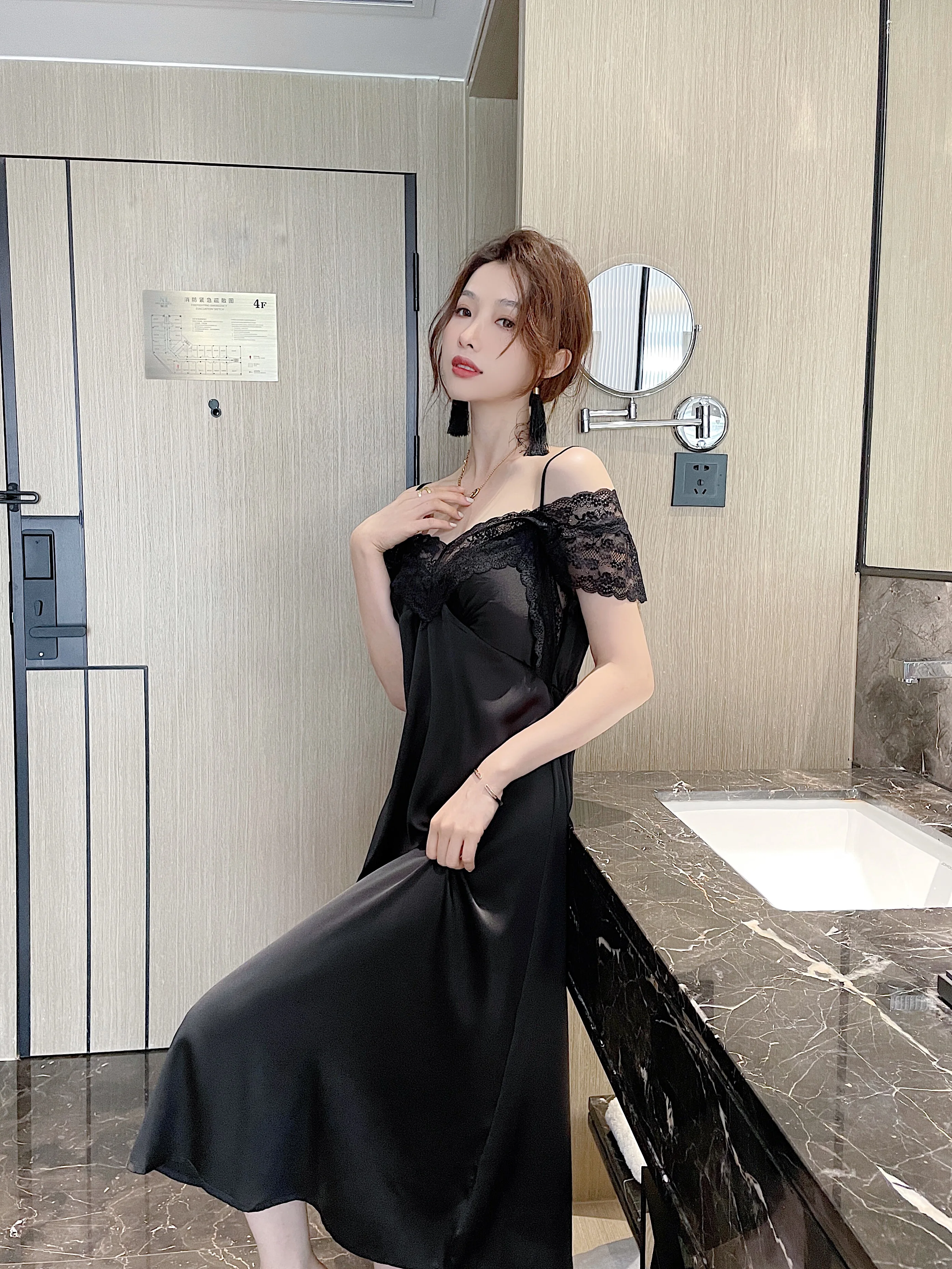 Summer Nightgowns Sleeveless Women with Padded Lace Sweet Sexy Sleepwear Nightdress O-neck Home Lounge Wear Loose Korean Style
Summer Nightgowns Sleeveless Women with Padded Lace Sweet Sexy Sleepwear Nightdress O-neck Home Lounge Wear Loose Korean Style