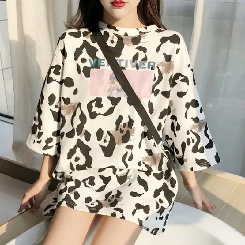 korean T-shirts Women Letter Printed O-Neck Simple All-match harajuku Hip Hop Streetwear Womens Tshirt Summer Chic Tops t shirt
korean T-shirts Women Letter Printed O-Neck Simple All-match harajuku Hip Hop Streetwear Womens Tshirt Summer Chic Tops t shirt